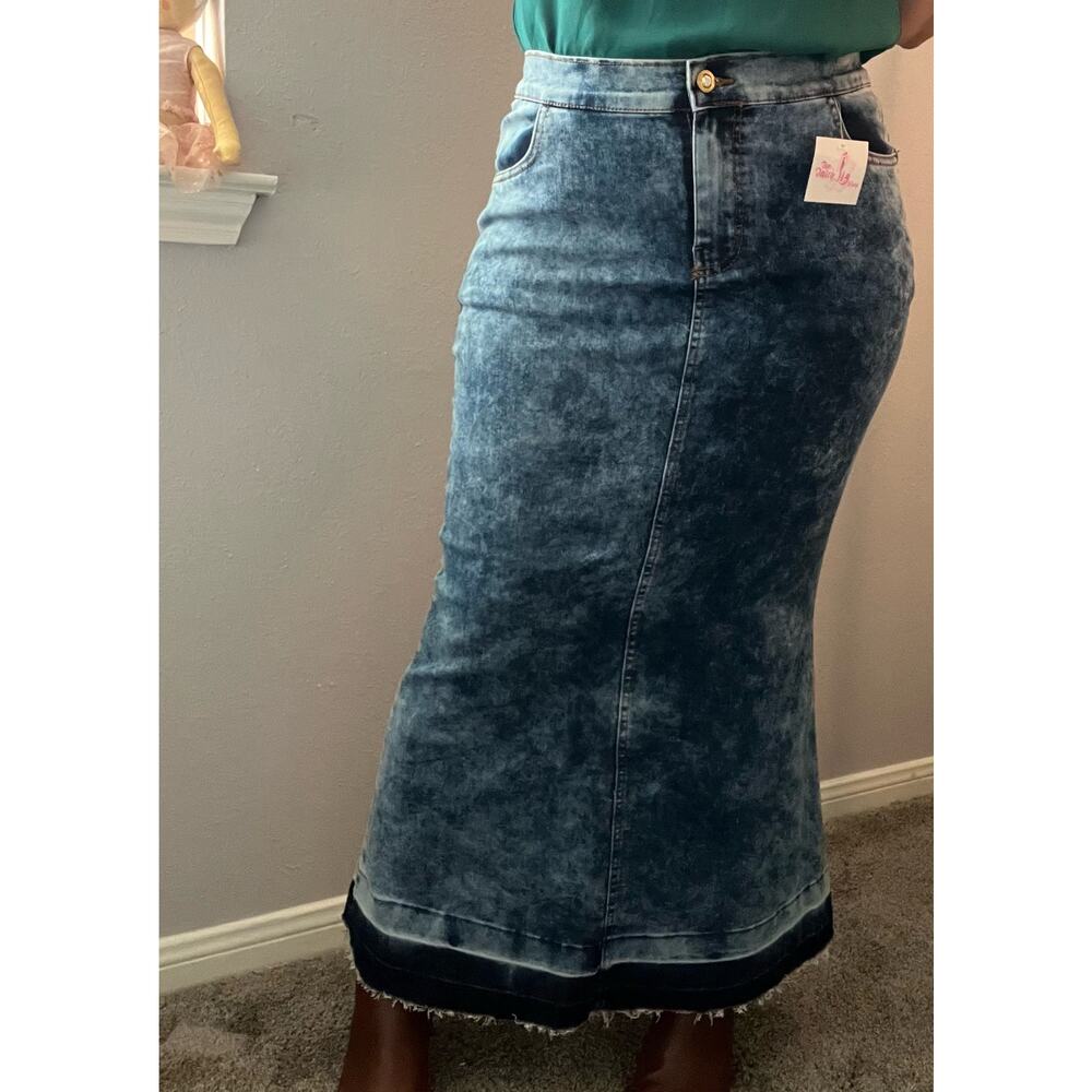 “HAGAR” Medium Wash Blue Jean Long Skirt size Medium Small (size 34MX)